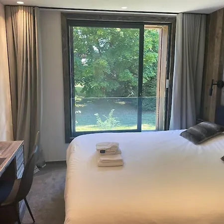 Esquinade 4 Bedrooms Apartment