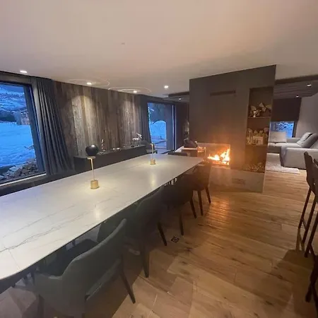 Esquinade 4 Bedrooms Apartment