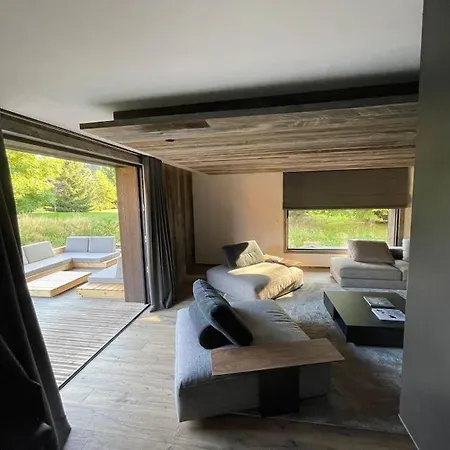 Esquinade 4 Bedrooms Apartment *